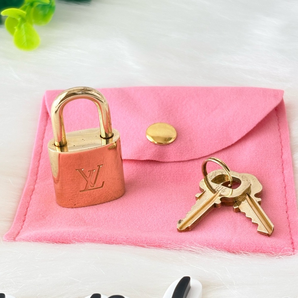 Louis Vuitton Padlock And Key #304 - Picture 10 of 11